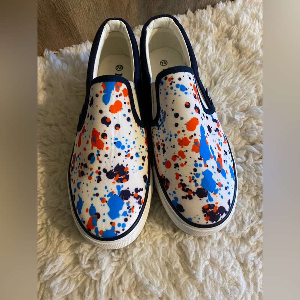 NWT Mudd women’s size 7.5 Poppy Paint Splatter slip on Sneakers.  Colorful